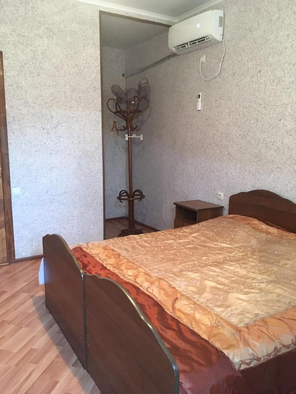 Esnat Guest House Титова 25А Sukhumi Exteriör bild